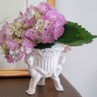 ビンテージ  白釉フラワーベース  天使　花瓶　エンジェル コンポート