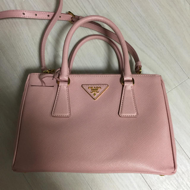 お取り寄せ】 PRADA - プラダ サフィアーノ ピンク ショルダーバッグ