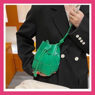 ②A3グリーン　ショルダーバッグ　斜めがけ　鞄イントレチャート韓国　編み込み巾着(ショルダーバッグ)