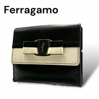 フェラガモ(Ferragamo)のFerragamo フェラガモ　二つ折り財布　ブラック　レザー　A543(財布)
