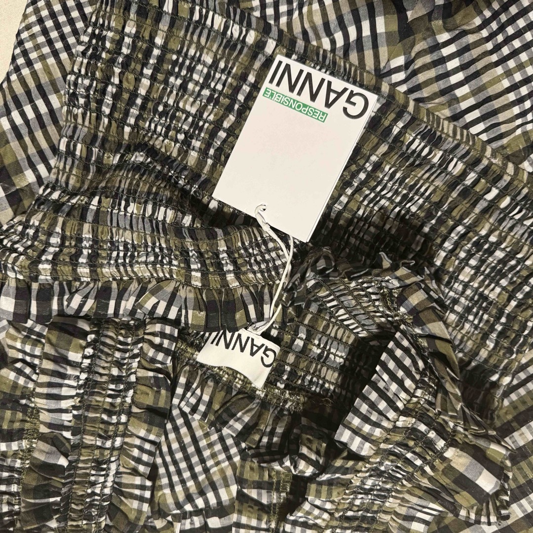 ジェニー着用 Ganni ガニー ワンピース 新品の通販 by @@@ shop ジェニー着用 Ganni ガニー ワンピース 新品の通販 by @@@ shop