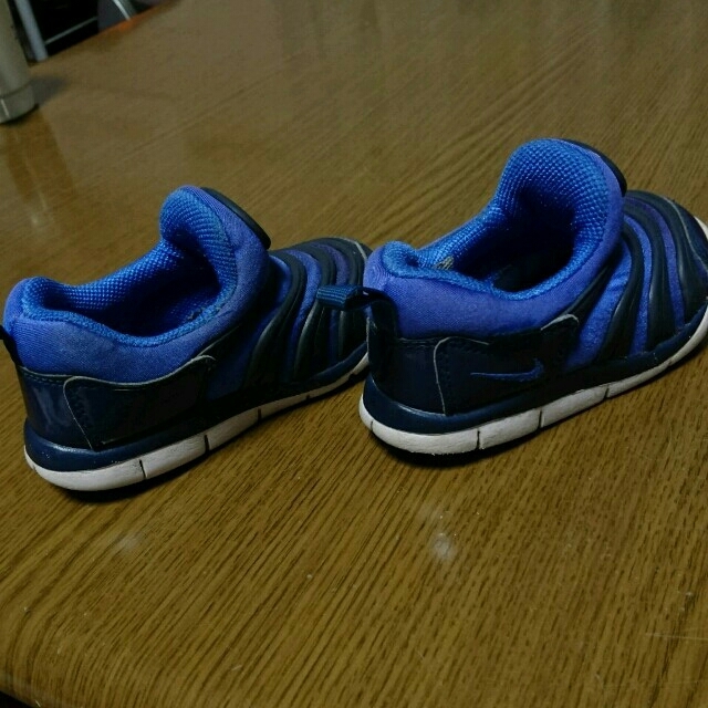 NIKE(ナイキ)のナイキ NIKE ダイナモフリー スリッポン キッズ/ベビー/マタニティのベビー靴/シューズ(~14cm)(スリッポン)の商品写真