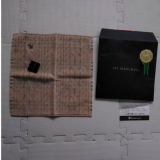 バーバリー(BURBERRY)のBURBERRY　ハンドタオル　ギフト　薄茶色　ブラウン　父の日　タグ付　プレ(ハンカチ/ポケットチーフ)