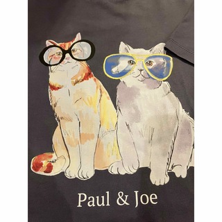 ユニクロ(UNIQLO)のユニクロ　UT ポール&ジョー　XL 濃い目のグレー生地に2匹の猫ちゃんが可愛い(Tシャツ(半袖/袖なし))