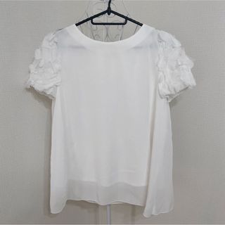 ストロベリーフィールズ(STRAWBERRY-FIELDS)のストロベリーフィールズ♡袖フラワー　シフォントップス　ホワイト(Tシャツ/カットソー(半袖/袖なし))