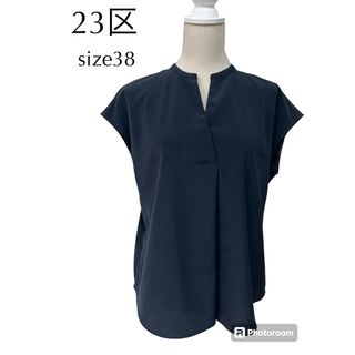 ニジュウサンク(23区)の23区　キーネック　フレンチスリーブブラウス　ネイビー　38  洗える(シャツ/ブラウス(半袖/袖なし))