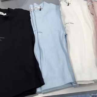 カルバンクライン(Calvin Klein)のカルバンクライン　リブ　モノグラムロゴベイビーtシャツ　ライトブルー(Tシャツ(半袖/袖なし))