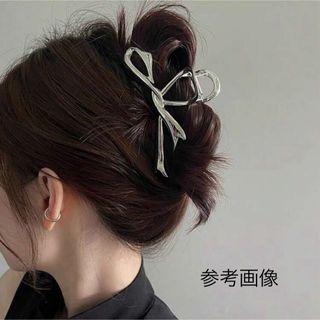 新品 リボン ヘアクリップ ヘアツメ ヘアアクセサリー シルバー(バレッタ/ヘアクリップ)