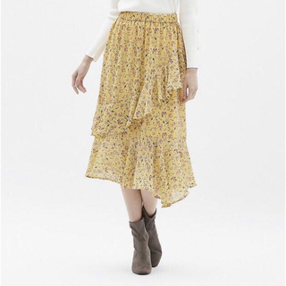 ジーユー(GU)の新品　ジーユー　ラッフルフレアミディスカート　花柄　黄色　M(ロングスカート)