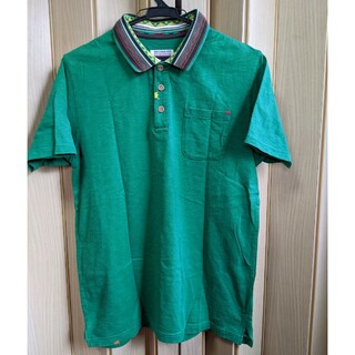 フォークロア調のグリーンの 半袖ポロシャツ(ポロシャツ)