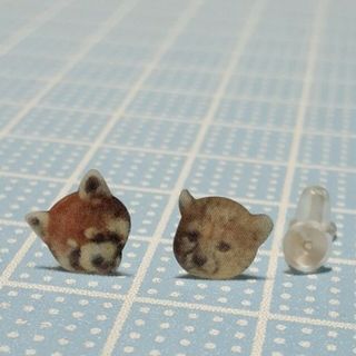 訳ありハンドメイド　動物の顔の小さい樹脂ピアス　その④　レッサーパンダと子チータ(ピアス)