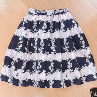 LAISSE PASSE - 【美品】レッセパッセ 花柄スカート 38 Mサイズ 紺色