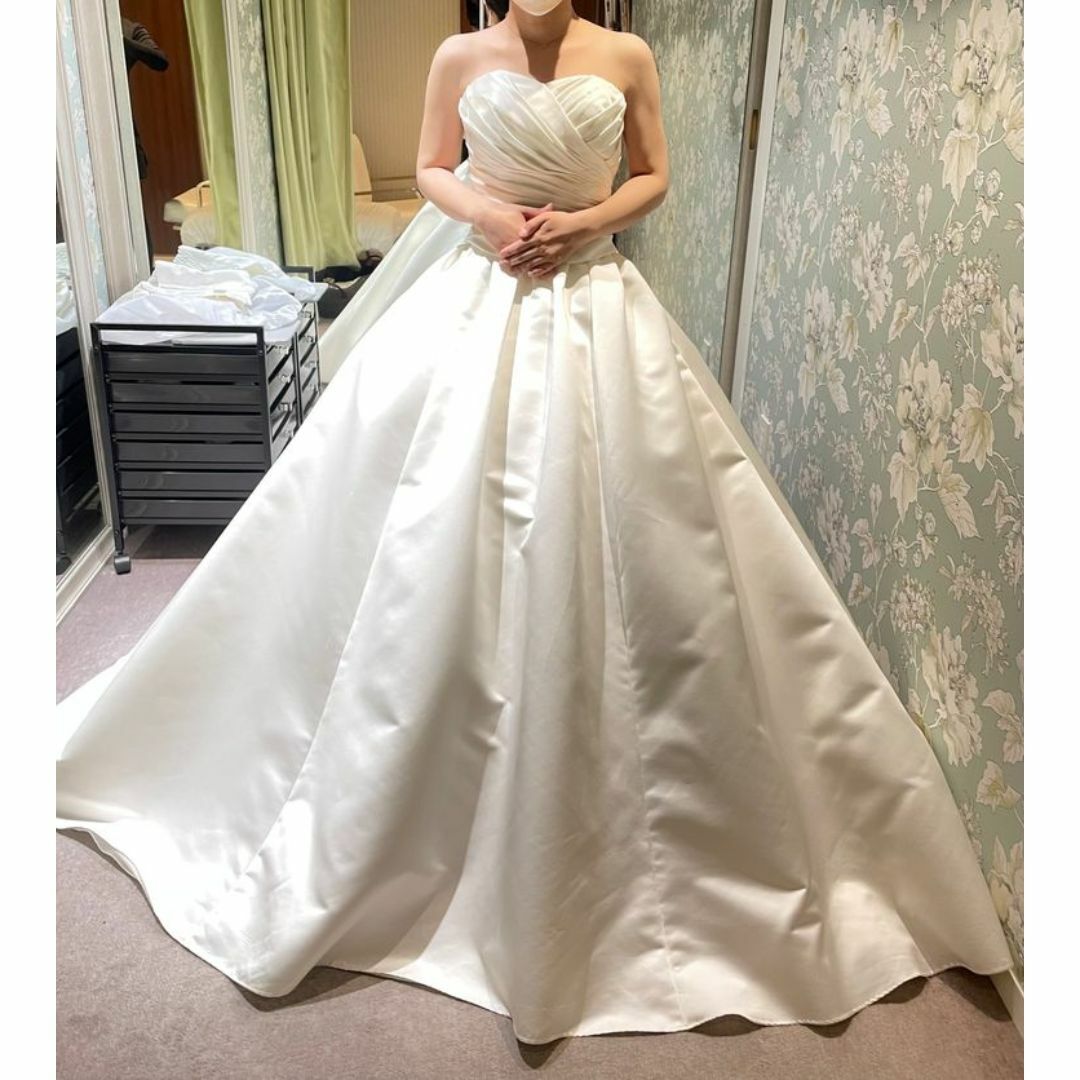 ウエディングドレス Aライン ベアトップ 胸元フリル エレガント 結婚式/披露宴
