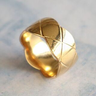 キルティングリング 8mm ゴールド 太め ステンレス 指輪 レディース ◎(リング(指輪))