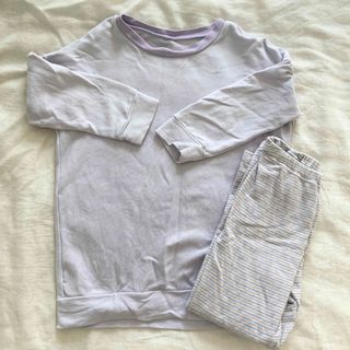 ユニクロ(UNIQLO)のUNIQLO キッズ 女の子 パジャマ 上下セット ラベンダー 110☆匿名配送(パジャマ)