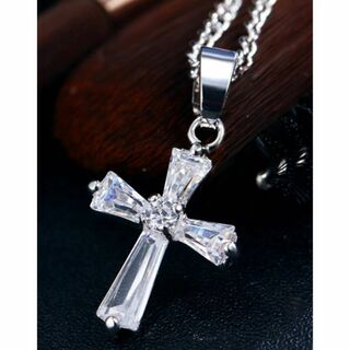 AAAの輝き★クリスタルダイヤ ネックレス 十字架クロスシルバー色(ネックレス)