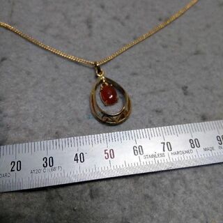 ペンダント 金色 赤石 ゴールド レッド ネックレス(ネックレス)