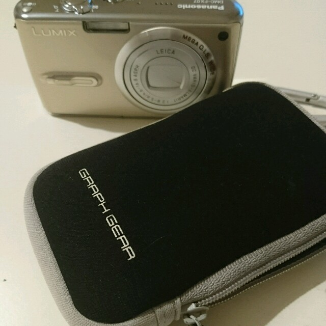 Panasonic(パナソニック)の美品PanasonicLUMIX ﾃﾞｼﾞﾀﾙｶﾒﾗ  DMC-FX07  スマホ/家電/カメラのカメラ(コンパクトデジタルカメラ)の商品写真