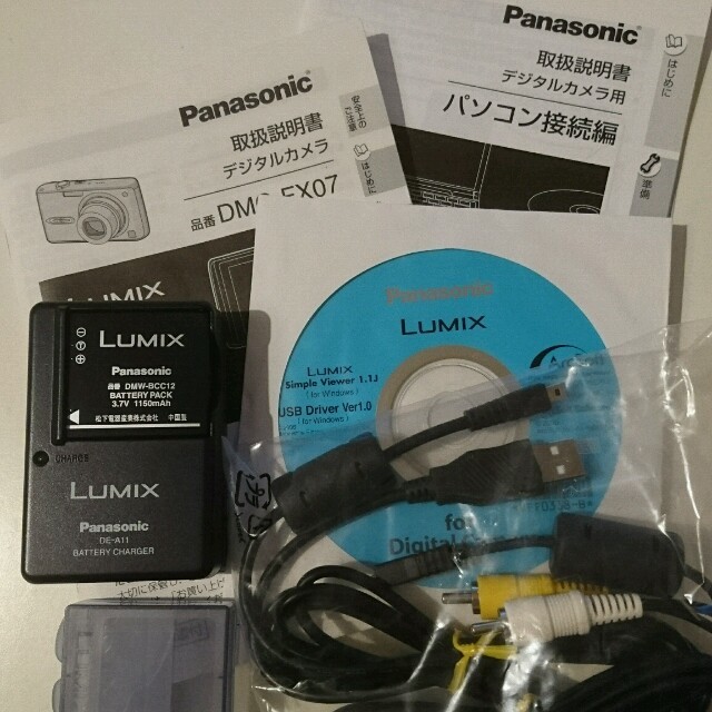 Panasonic(パナソニック)の美品PanasonicLUMIX ﾃﾞｼﾞﾀﾙｶﾒﾗ  DMC-FX07  スマホ/家電/カメラのカメラ(コンパクトデジタルカメラ)の商品写真