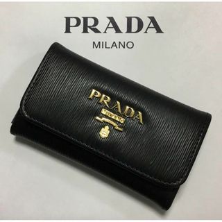 プラダ(PRADA)の新品　ショッパー付　PRADA プラダ　メタルロゴ　本革　ブラック　キーケース(キーケース)