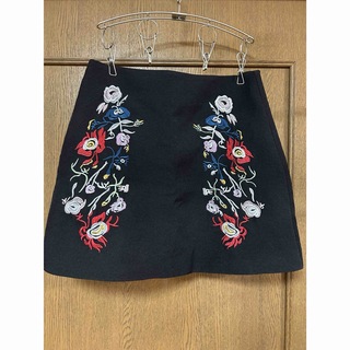 グレイル(GRL)のミニタイトスカート　刺繍　GRL(ミニスカート)