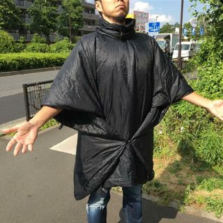 Astucas（アストゥカス） セストラルズ ポンチョ エイペックス100 スカイハイマウンテンワークス スペシャルエディション Sestrals Poncho APEX100 SHMW Special Edition 化繊 インサレーション ブランケット キルト 簡易シュラフ 生産終了モデル 入手困難 ブラック系(その他)