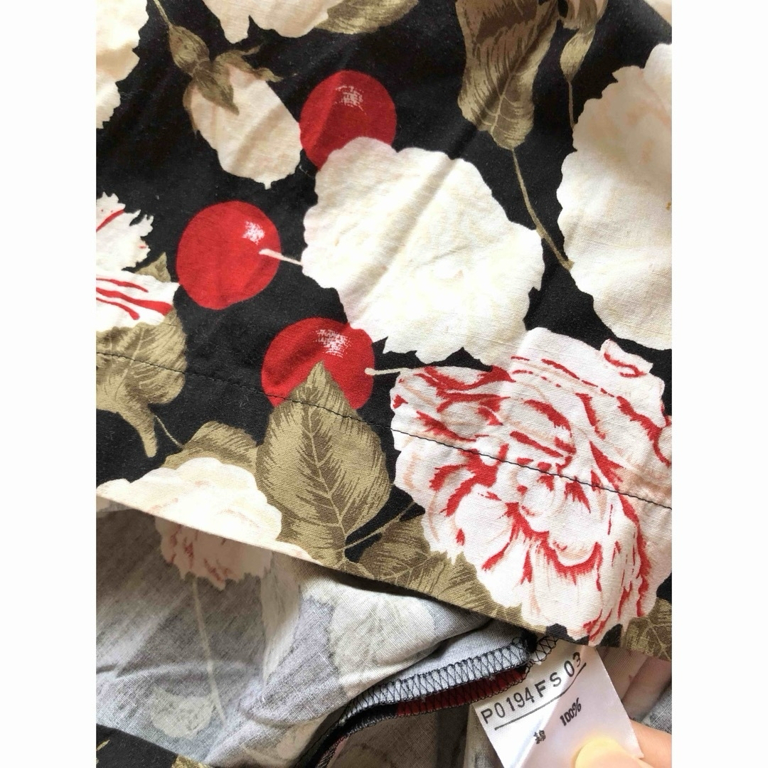 美品✨ピンクハウス 吊りスカート 黒 チェリー 送料無料 美品✨ピンクハウス 吊りスカート 黒 チェリー 送料無料