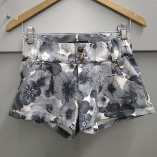 CECIL McBEE - 【新品 未使用】セシルマクビー  CECIL McBE  大花柄  ショーパン