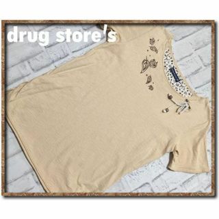 ドラッグストアーズ(drug store's)のドラッグストアーズ　刺繍入り半袖カットソー　ベージュ(カットソー(半袖/袖なし))