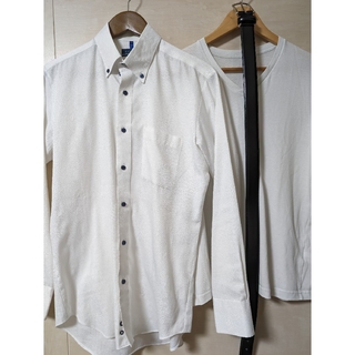 ユニクロ(UNIQLO)のボタンダウンシャツ　Ｍサイズ　ユニクロVネックTシャツ　Ｍサイズ　ベルトセット(Tシャツ/カットソー(半袖/袖なし))