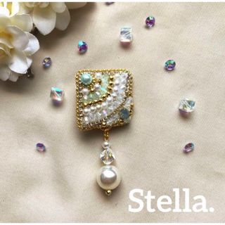 ビーズ刺繍ブローチ　ハンドメイド　Stella's jewel cube ブルー(コサージュ/ブローチ)