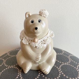 しろくま貯金箱🐻‍❄️手編みスカーフ＆ベレー帽　ハンドメイド(雑貨)