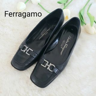 サルヴァトーレフェラガモ(Salvatore Ferragamo)のFerragamoガンチーニパンプス ブラック 5C(ハイヒール/パンプス)