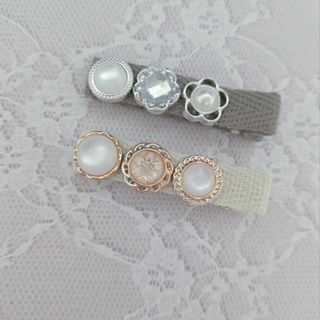 アンティーク調ボタンが かわいい♡ ハンドメイド ヘアクリップ 2点セット(ヘアアクセサリー)