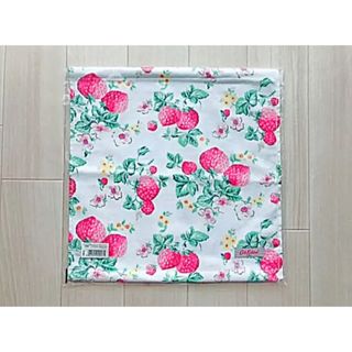 キャスキッドソン(Cath Kidston)の【新品未使用】キャスキッドソン タオル ハンカチ いちご ワイルドストロベリー(ハンカチ)