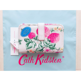 キャスキッドソン(Cath Kidston)の【新品未使用】キャスキッドソン 二つ折り財布 いちご柄 ワイルドストロベリー(財布)