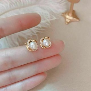 パールピアス　ゴールド　ピアス アクセサリー 夏 おしゃれ 小物(ピアス)