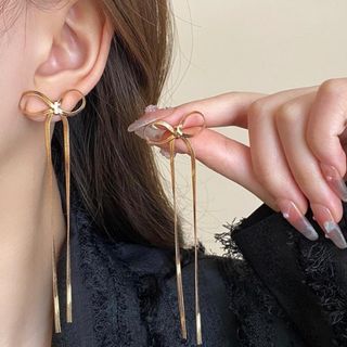 ❤️大人気❤️ロング リボン ピアス  韓国  可愛い  チェーン  ゴールド(ピアス)