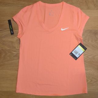 ナイキ(NIKE)の未使用タグ付き　ナイキ　ナイキテニス　ドライフィット　サーモンピンク　ピンク(Tシャツ(半袖/袖なし))