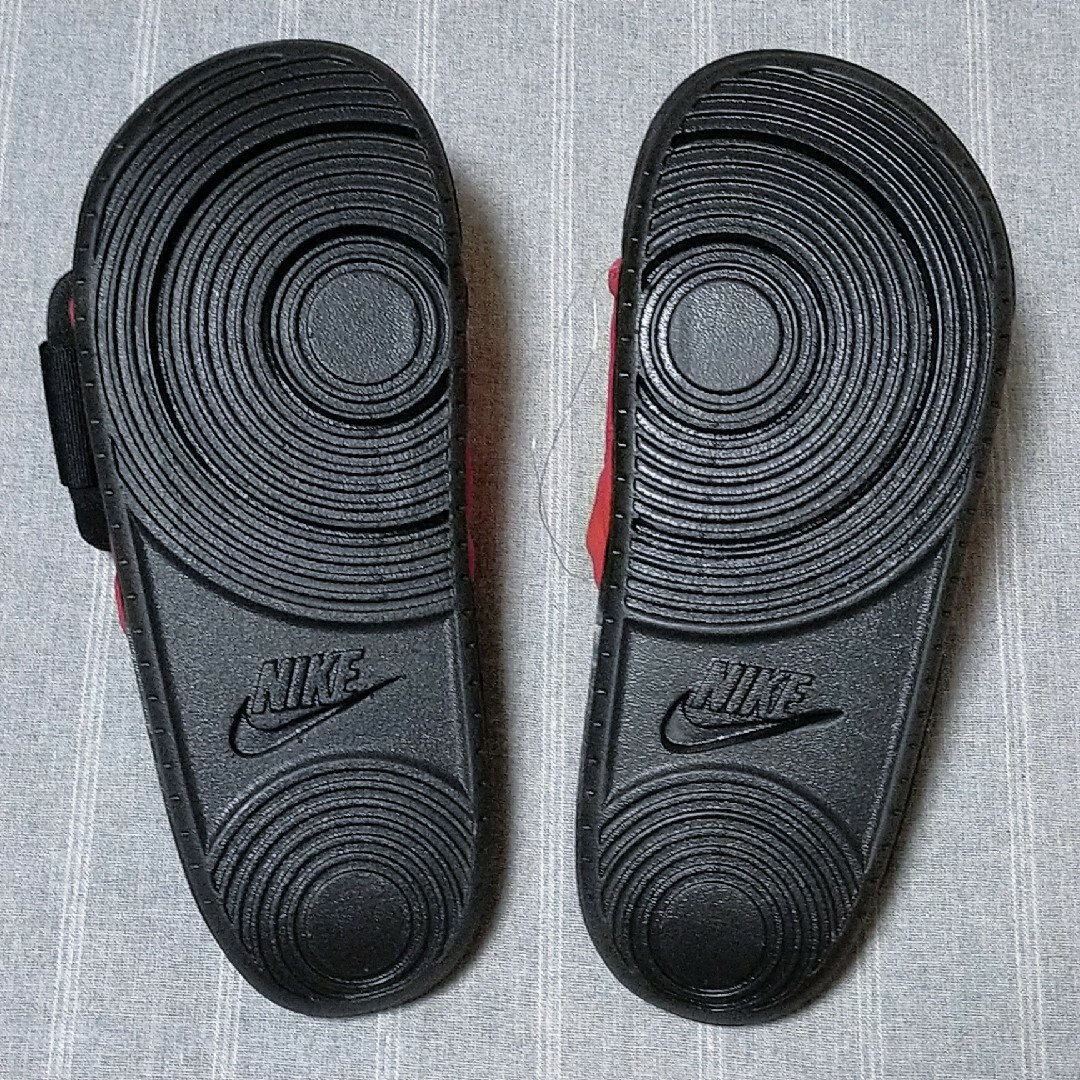 NIKE - 27cmナイキ オフコートサンダル ブラック黒赤レッド NIKE - 27cmナイキ オフコートサンダル ブラック黒赤レッド
