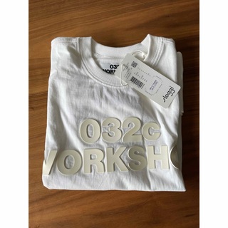 「S」 032c WORKSHOP スロギーコラボ Tシャツ フロントロゴ 白(Tシャツ/カットソー(半袖/袖なし))