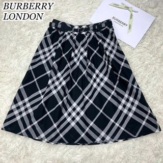 バーバリー(BURBERRY)の極美品☆バーバリーロンドン ノバチェック ベルト付 ギャザー スカート 黒 36(ひざ丈スカート)