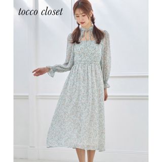 トッコクローゼット(TOCCO closet)のトッコクローゼットリボン付きシャーリングキャンディースリープフラワーワンピース(ロングワンピース/マキシワンピース)