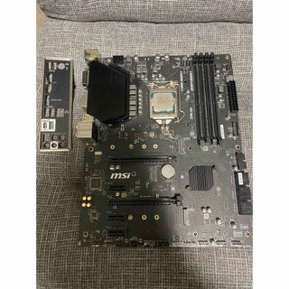 i7 9700kとジャンクマザーボードのみ(PC周辺機器)