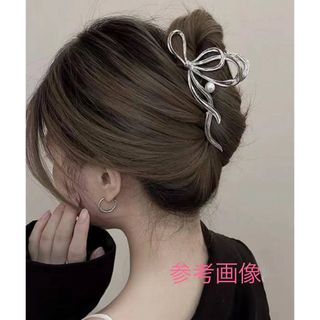 新品 リボン パール ヘアクリップ ヘアツメ ヘアアクセサリー シルバー(バレッタ/ヘアクリップ)