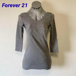 FOREVER 21 - Forever 21 グレー Vネック 5分袖 ロングTシャツ S