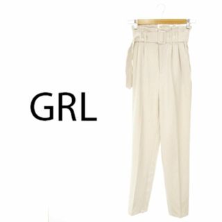 グレイル(GRL)のGRL ベルト付きテーパードパンツ S アイボリー 231223MN6R(カジュアルパンツ)