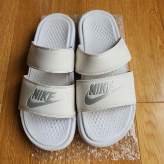 ナイキ(NIKE)のNIKE　サンダル　白(サンダル)