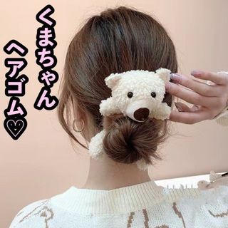 61【新品】韓国アクセサリー ヘアゴムシュシュ クマくま ファー オルチャン(バレッタ/ヘアクリップ)