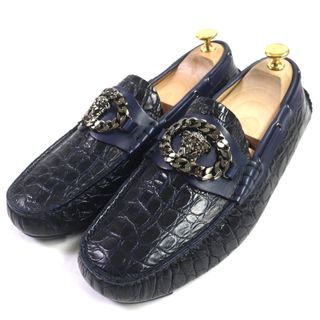 ヴェルサーチ(VERSACE)の未使用品▼VERSACE ヴェルサーチ レザー メデューサ チェーン金具 クロコ型押し ドライビングシューズ ネイビー ガンメタリック金具 42 箱付き イタリア製(その他)